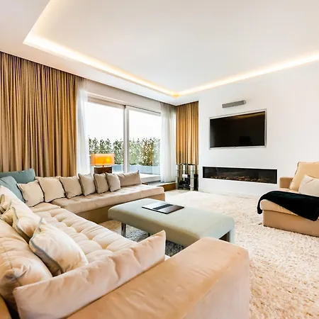 Deluxe Demonstrative Apartment *